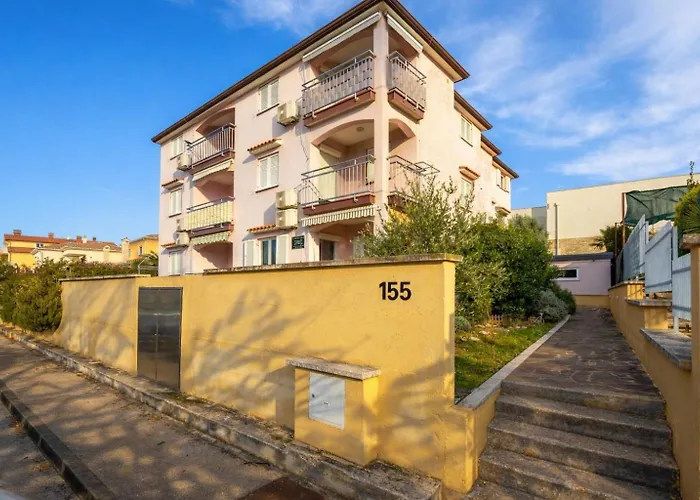 Apartment Azure Karigador